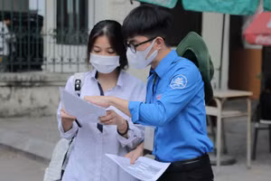 Thí sinh tham dự Kỳ thi đánh giá năng lực năm 2023 của Trường ĐH Sư phạm Hà Nội.