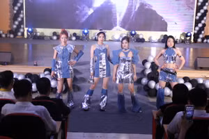 “HTU Fashion Show 2024” là show diễn của sinh viên ngành Thiết kế thời trang Trường ĐH Công nghiệp Dệt May Hà Nội - chiều 21/6.