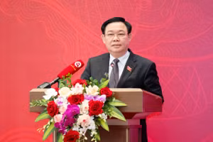 Chủ tịch Quốc hội Vương Đình Huệ phát biểu tại hội nghị.