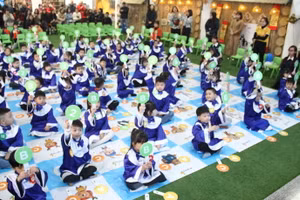 Các thí sinh 'nhí' đưa ra đáp án của mình.