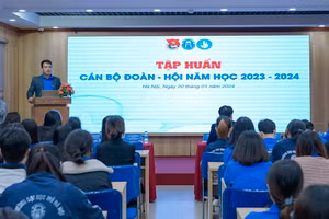 ThS Lê Mạnh Hùng - Bí thư Đoàn Trường ĐH Mở Hà Nội phát biểu.