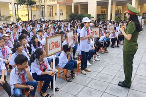 Cơ quan Công an tuyên truyền pháp luật, phòng chống bạo lực học đường trong các trường học.