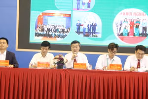 Trong khuôn khổ của hội thảo đã diễn ra Tọa đàm "Nhu cầu nguồn nhân lực trong cách mạng công nghiệp 4.0".