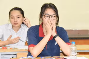 Thí sinh trong phòng thi. Ảnh: Tào Nga.