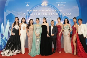 Buổi họp báo thu hút nhiều mỹ nữ tham gia.