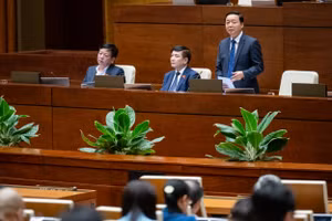 Phó Thủ tướng Trần Hồng Hà trả lời chất vấn sáng 6/6.