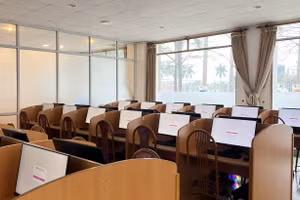 Phòng máy tính phục vụ công tác thi đánh giá tư duy. Ảnh: Website nhà trường.