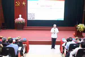 Chuyên gia chia sẻ tại hội thảo.