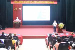 PGS.TS Nguyễn Thắng trao đổi tại hội thảo.