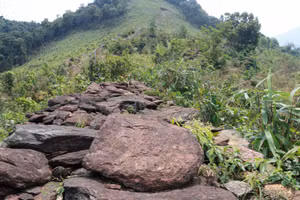 Trường THCS trên địa bàn huyện Vũ Quang - nơi thầy C. đang công tác.