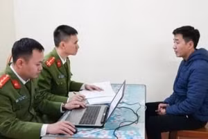 Bị can Sơn tại cơ quan Công an.