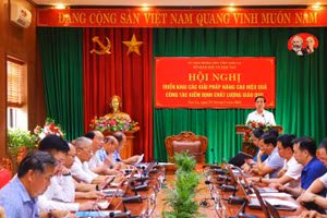 Toàn cảnh hội nghị triển khai hội nghị nâng cao chất lượng giáo dục.