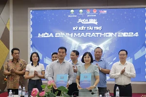 Tỉnh Đoàn Hoà Bình ký kết tài trợ tại cuộc họp báo giải chạy Marathon 2024.