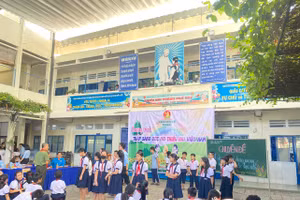 Học sinh Trường Tiểu học tại TP Thủ Đức trong một tiết học ngoại khóa.