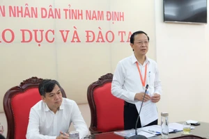 Thứ trưởng Bộ GD&ĐT Phạm Ngọc Thưởng phát biểu tại buổi làm việc với Ban Chỉ đạo thi tốt nghiệp THPT năm 2021 tỉnh Nam Định.