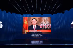 Chủ tịch Quốc hội Vương Đình Huệ phát biểu tại Lễ kỷ niệm 45 năm thành lập Trường Đại học Kinh tế TP. Hồ Chí Minh.