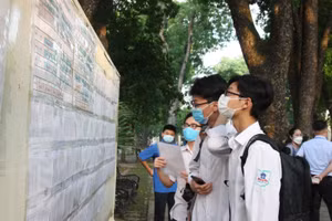 Thí sinh dự thi tốt nghiệp THPT năm 2021 tại điểm thi Trường THPT Chu Văn An, Hà Nội.