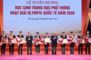 Vinh danh học sinh đoạt giải Olympic quốc tế năm 2020.