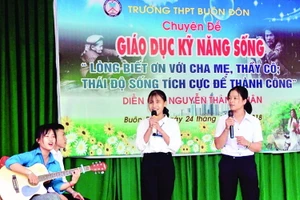 Hoạt động giáo dục kỹ năng sống cho học sinh tại Trường THPT Buôn Đôn (Đắk Lắk). Ảnh chụp trước dịch Covid-19. nguồn: INT