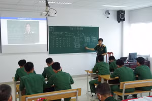 Giảng viên Trường Sĩ quan Thông tin giảng dạy trong Hội thi.