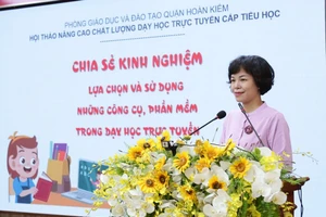 Cô Phùng Thị Thu Hòa, giáo viên Trường tiểu học Thăng Long (Hoàn Kiếm, Hà Nội) chia sẻ kinh nghiệm lựa chọn, sử dụng công cụ, phần mềm dạy học trực tuyến.