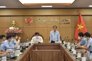 Bộ trưởng Bộ GD&ĐT Nguyễn Kim Sơn phát biểu tại hội nghị.