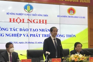 Bộ trưởng Bộ Giáo dục và Đào tạo Nguyễn Kim Sơn phát biểu tại Hội nghị. 