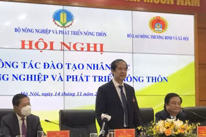 Bộ trưởng Bộ Giáo dục và Đào tạo Nguyễn Kim Sơn phát biểu tại Hội nghị. 