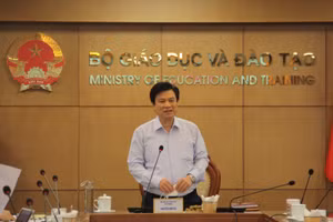 Thứ trưởng Bộ GD&ĐT Nguyễn Hữu Độ phát biểu khai mạc hội thảo - tập huấn.