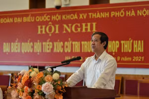 Bộ trưởng Bộ GD&ĐT Nguyễn Kim Sơn phát biểu tiếp thu ý kiến cử tri tại hội nghị Đại biểu Quốc hội tiếp xúc cử tri trước kỳ họp thứ 2, Quốc hội khóa XV.