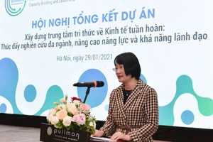 Bà Bùi Thị Ngọc Thủy, Phó trưởng phòng Hợp tác đối ngoại, Trường ĐH Bách khoa Hà Nội phát biểu tại hội nghị.