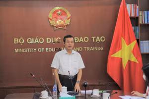 Thứ trưởng Bộ GD&ĐT Nguyễn Văn Phúc phát biểu tại buổi kiểm tra công tác chấm thi theo hình thức trực tuyến.