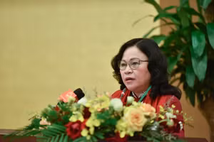 Thứ trưởng Bộ GD&ĐT Ngô Thị Minh phát biểu tại hội thảo Giáo dục 2021 chủ đề "Văn hóa học đường trong bối cảnh đổi mới giáo dục-đào tạo".