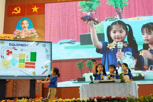 Học sinh hào hứng tham gia vòng chung kết cuộc thi thuyết trình bằng tiếng Anh về Khoa học “I Want To Be A Scientist!”.