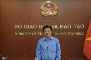 Thứ trưởng Bộ GD&ĐT Nguyễn Hữu Độ phát biểu khai mạc đợt tập huấn.