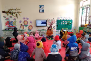 Cô trò Trường mầm non Thái Thượng (Thái Thụy, Thái Bình) trong giờ học.