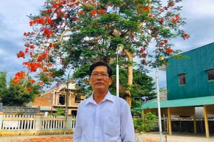 Thầy Trần Quang, nguyên Hiệu trưởng Trường THCS Hành Minh, (Nghĩa Hành, Quảng Ngãi