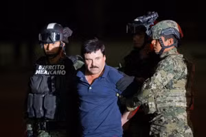 Guzman bị quân đội Mexico bắt giữ sau bốn tiếng chạy trốn.