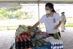 SV Trường ĐH Kiên Giang bị kẹt lại ký túc xá được hỗ trợ thực phẩm.