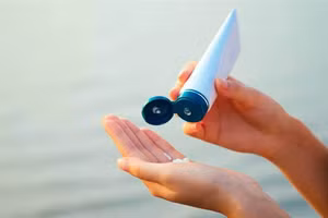 Mỹ phát hiện 78 loại kem chống nắng có chứa chất gây ung thư