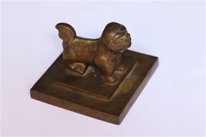 Chiếc ấn đồng của Quận Vương.