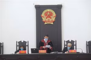 Hội đồng xét xử vụ án.