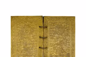 Bìa của kim sách triều Nguyễn.