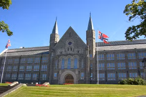 Tòa nhà chính của Đại học Khoa học và Công nghệ Na Uy ở Trondheim. Ảnh: Wikiwand