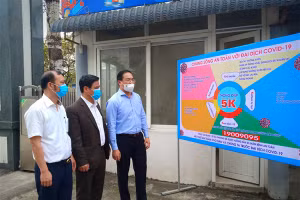 Lãnh đạo Huyện ủy, UBND huyện Mỹ Đức kiểm tra công tác phòng dịch tại Chùa Hương.