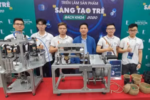 Máy đan giỏ ra mắt tại triển lãm sáng tạo trẻ.