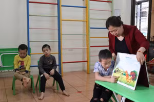 Một giờ học tại lớp Can thiệp sớm cho trẻ tuổi mầm non.