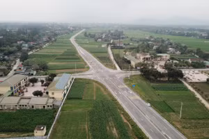 Tuyến đường Xuân Hội (Nghi Xuân) - Thịnh Lộc (Lộc Hà) với chiều dài khoảng 32km.