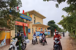 Đội tuyên truyền phòng chống dịch bệnh Covid-19 của xã Nam Phong.