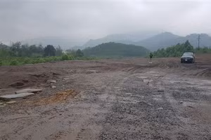 Nhiệt điện Sơn Động từng đổ thải nhiều lần, nhưng đến nay vẫn tiếp diễn.